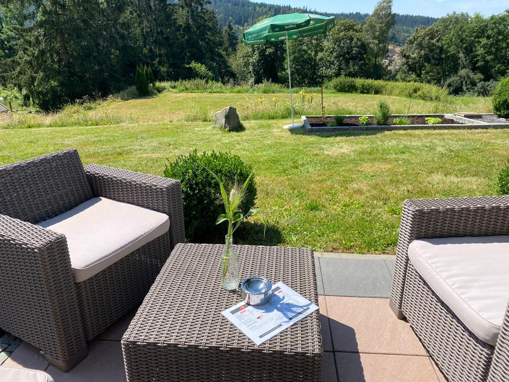 Terrasse mit Blick auf den Bayerischen Wald